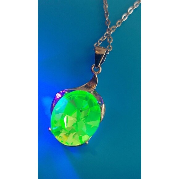 Uranium glass 10x12 oval in sterling setting with 20" diamond cut 925 chain